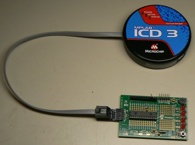 MPLAB
      ICD3 connected to 28-pin development board with the ICD2PICkit
      adapter